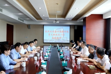 嘉兴南湖学院党委副书记、校长贾文胜一行莅临xj星际1277纸业调研交流