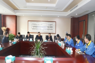 平湖市副市长管立松一行莅临xj星际1277纸业慰问高端人才